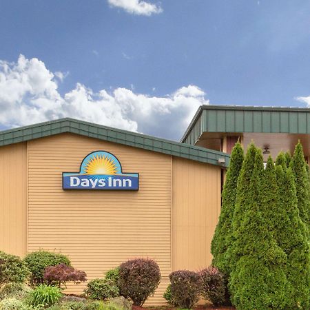 Days Inn By Wyndham Black Bear Salem Extérieur photo