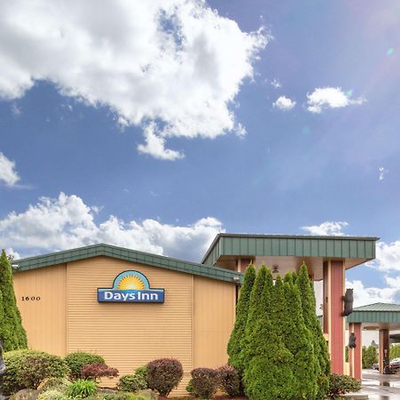 Days Inn By Wyndham Black Bear Salem Extérieur photo