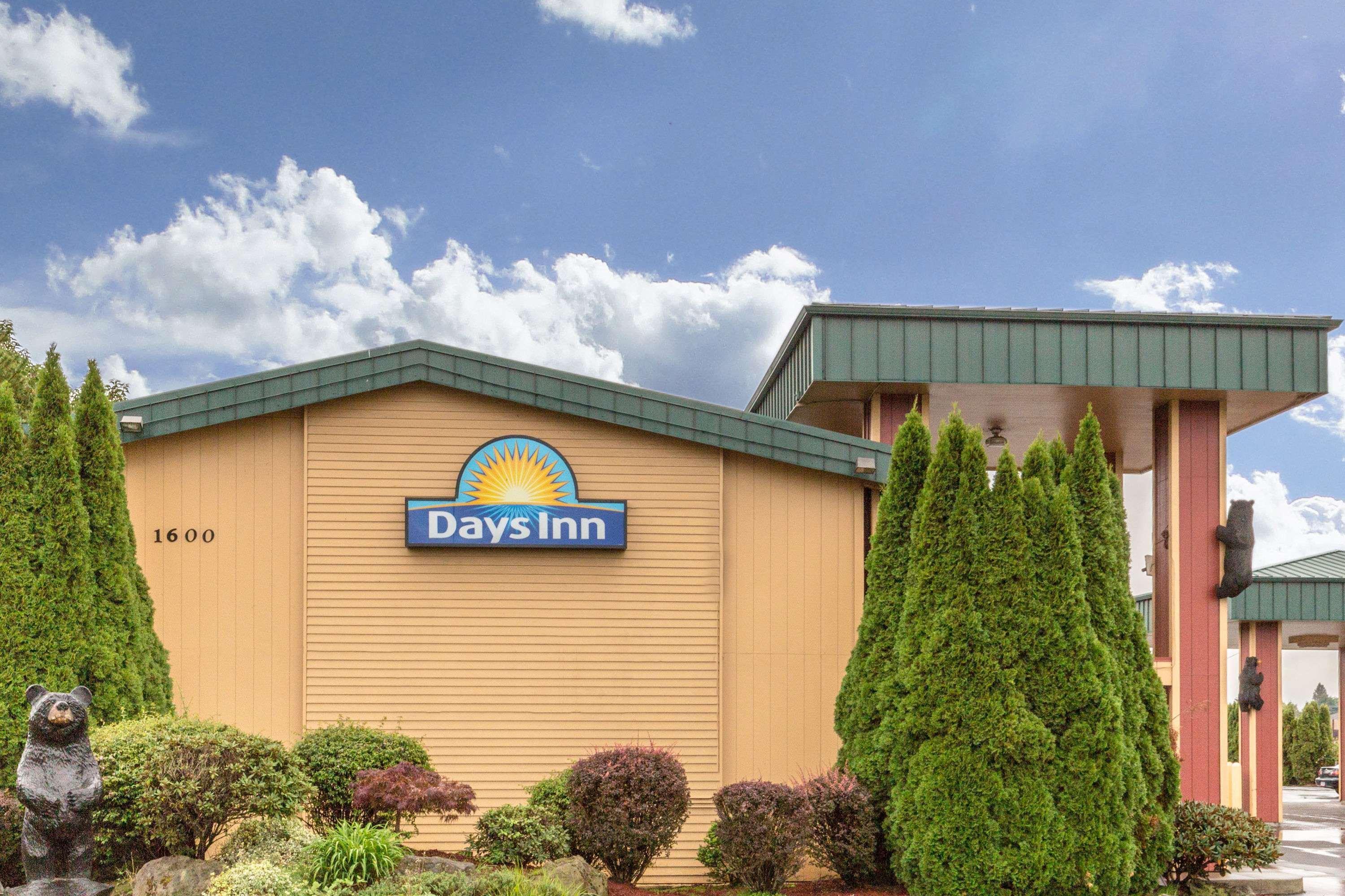 Days Inn By Wyndham Black Bear Salem Extérieur photo