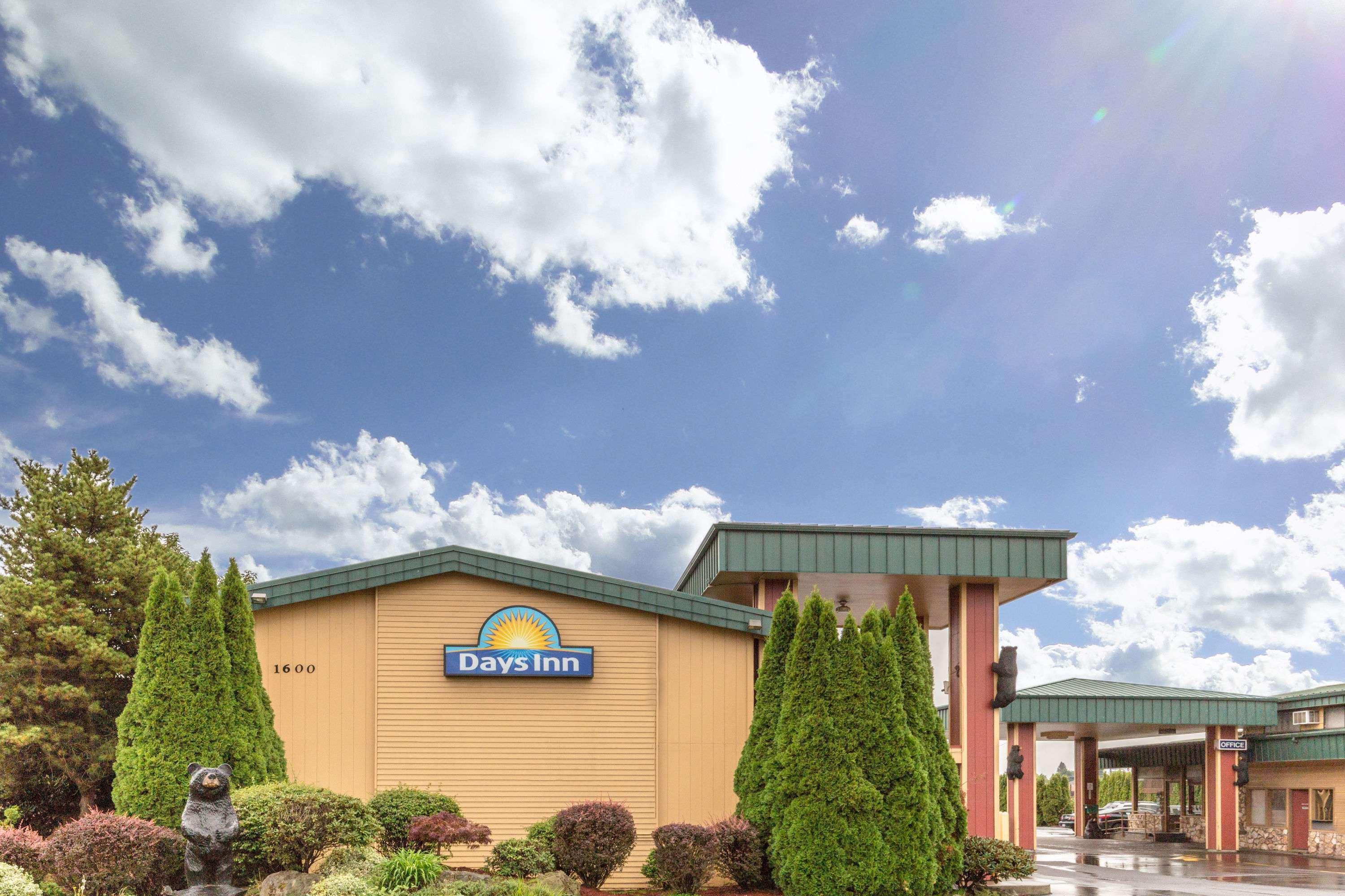 Days Inn By Wyndham Black Bear Salem Extérieur photo