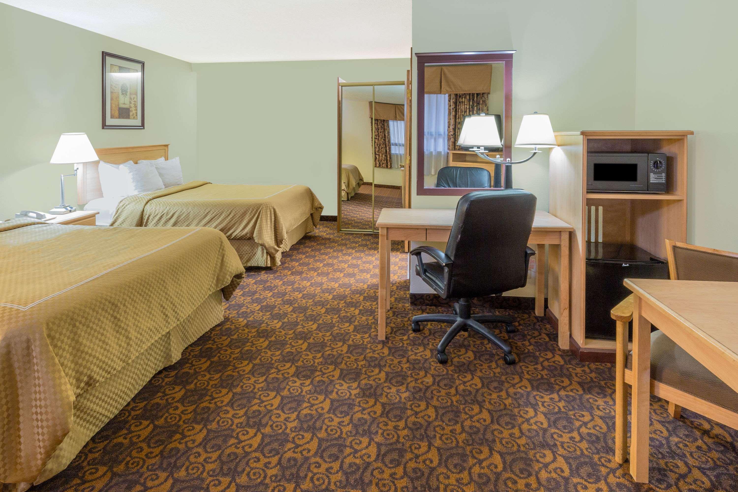 Days Inn By Wyndham Black Bear Salem Extérieur photo