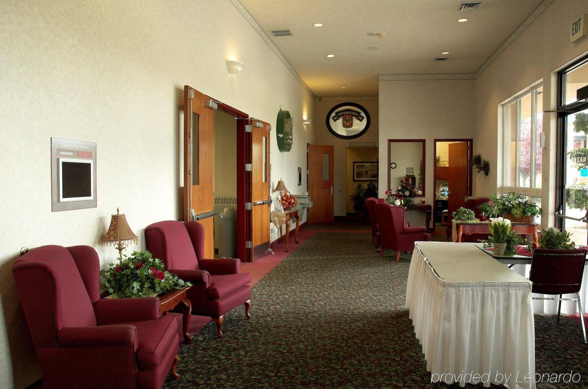 Days Inn By Wyndham Black Bear Salem Intérieur photo